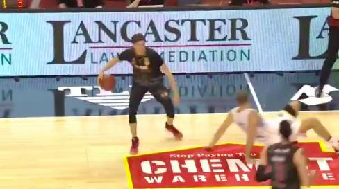  杜塞尔多夫进攻端全面哑火，主场零射正遭对手全面压制